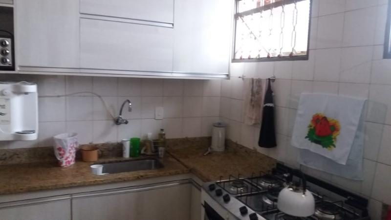 Casa Colonial três quartos B. Dona Clara