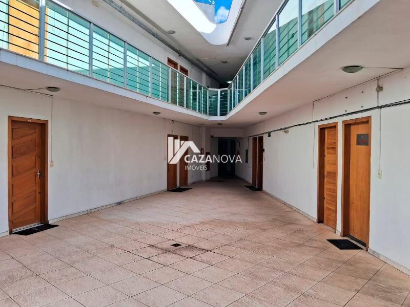 Sala comercial com banheiro, ar condicionado, elevador e garagem no Centro Comercial Jaraguá
