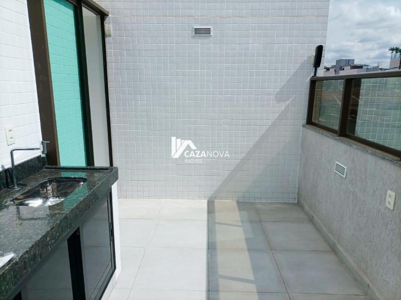 Cazanova Imóveis Vende. Excelente apartamento três quartos com área privativa.