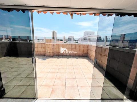 Cobertura de quatro quartos com suíte e 02 vagas no Carlos Prates