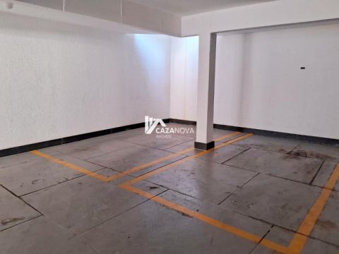 Cobertura de quatro quartos e 02 vagas no Caiçara.